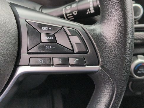 Used 2019 Nissan Kicks SV FWD image 18