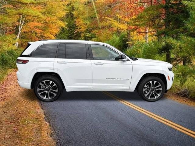 Certified 2023 Jeep Grand Cherokee Overland AWD/4WD image 2