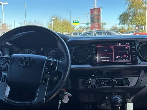 Used 2023 Toyota Tacoma TRD Off-Road image 9