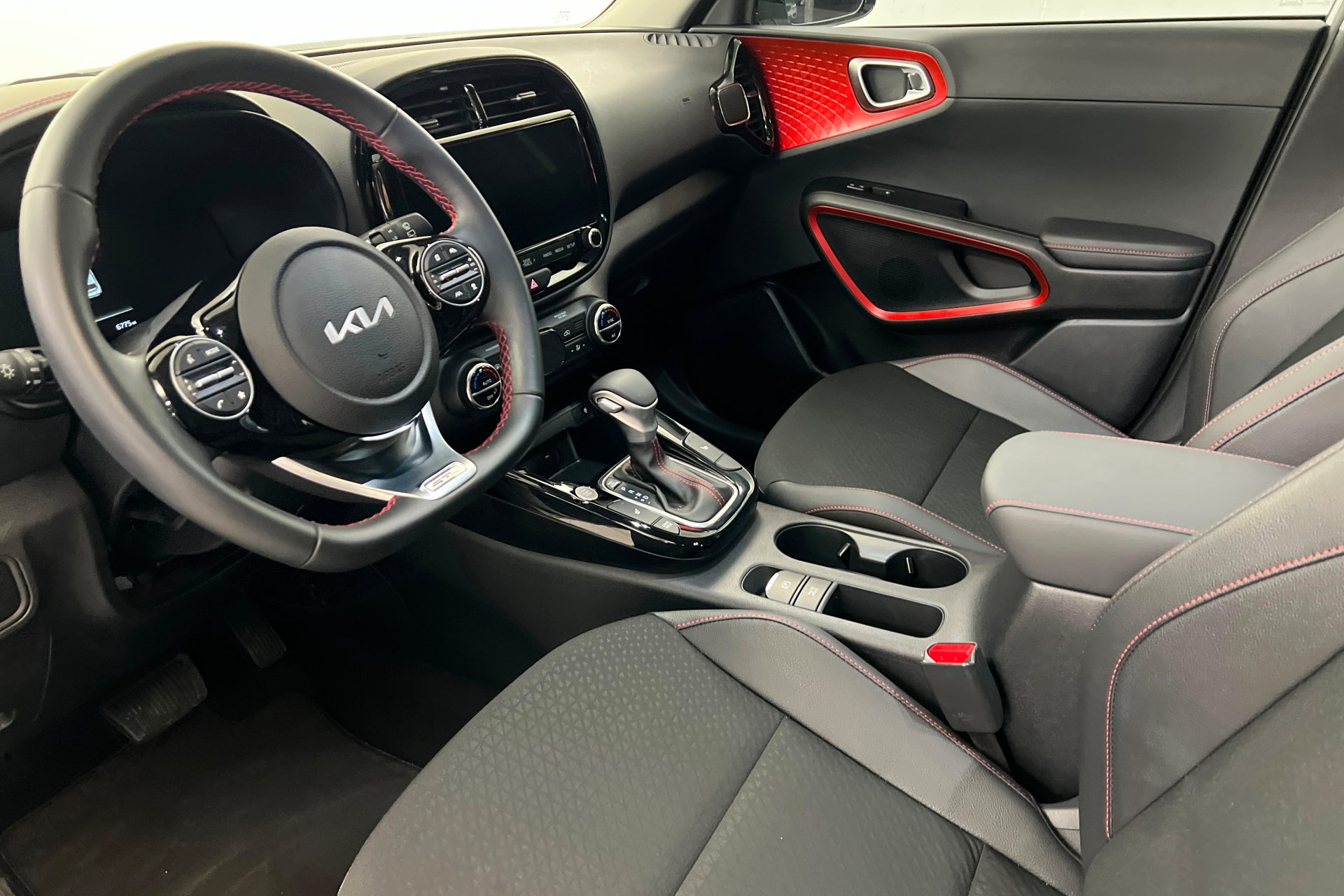 Used 2025 Kia Soul GT-Line w/ GT-Line Technology Package FWD image 16