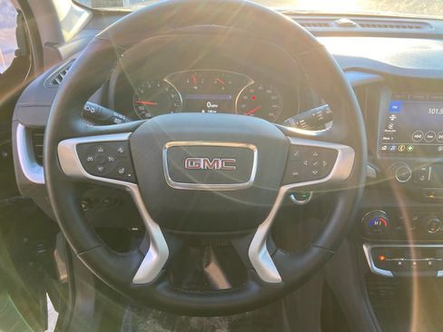 Used 2024 GMC Terrain SLT image 11