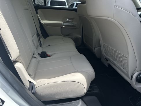 Used 2022 Mercedes-Benz GLB 250 4MATIC image 17