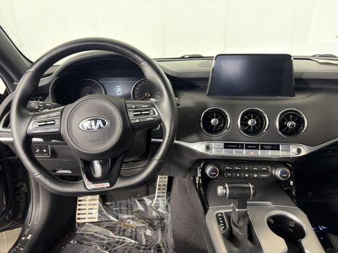 Used 2021 Kia Stinger GT1 image 3