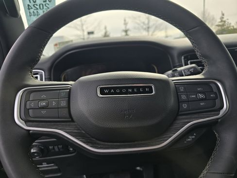 Used 2024 Jeep Wagoneer L Series II w/ Flexible Seating Group image 19
