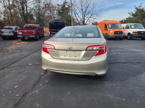 Used 2013 Toyota Camry LE image 6