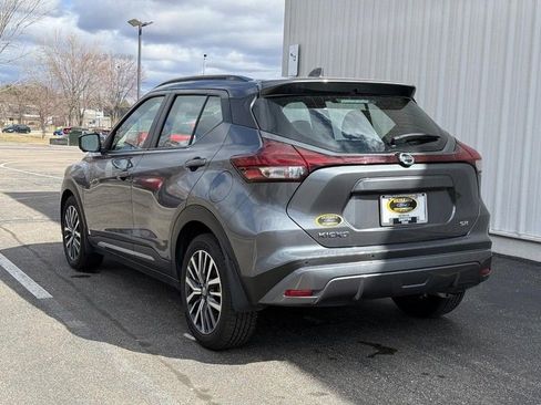 Used 2021 Nissan Kicks SR image 3