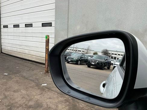 Used 2025 Nissan Rogue SV image 19