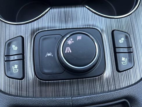 Used 2022 GMC Acadia SLT w/ Elevation Edition FWD image 20