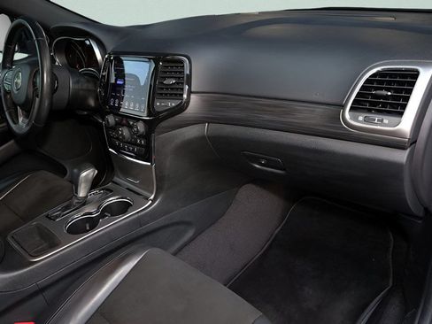 Used 2019 Jeep Grand Cherokee Laredo w/ Laredo X Package RWD image 18