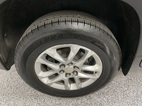 Used 2021 Chevrolet Traverse LS image 25
