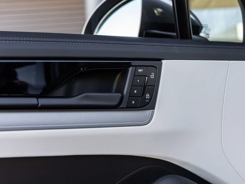 Certified 2026 Porsche Cayenne E-Hybrid AWD/4WD image 24
