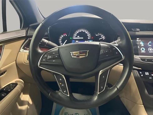 Used 2018 Cadillac XT5 Premium Luxury AWD/4WD image 16