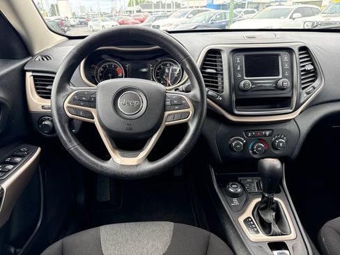 Used 2017 Jeep Cherokee Sport AWD/4WD image 12
