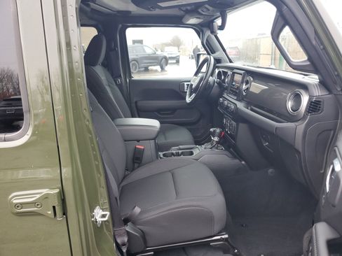 Used 2022 Jeep Wrangler Unlimited Sahara w/ Cold Weather Group image 9