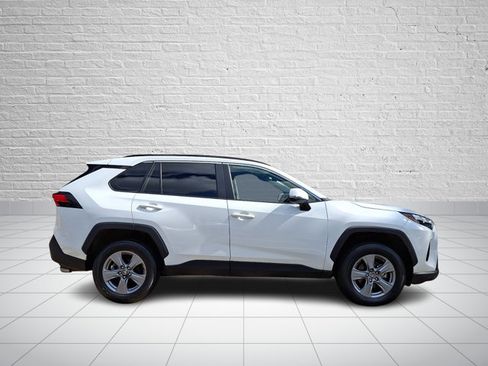 Used 2025 Toyota RAV4 XLE AWD/4WD image 7