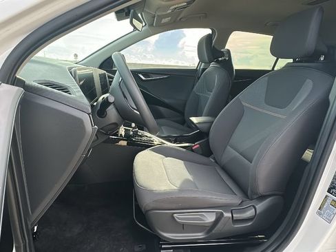 Used 2026 Kia Niro LX FWD image 4