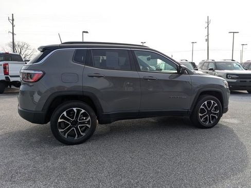 Used 2023 Jeep Compass Limited image 12