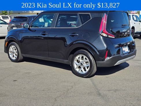 Used 2023 Kia Soul LX w/ LX Technology Package FWD image 5