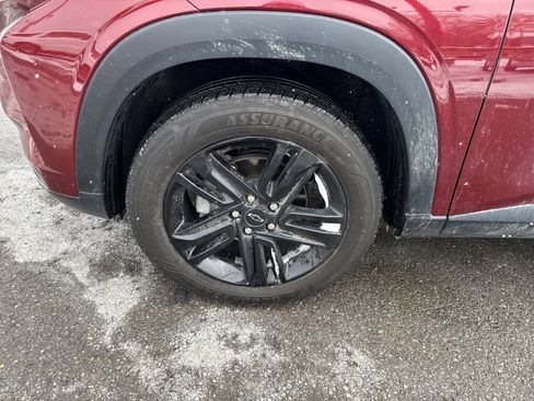 Used 2024 Chevrolet Trax ACTIV w/ Sunroof Package image 11