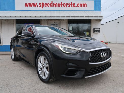Used 2017 INFINITI QX30 image 6