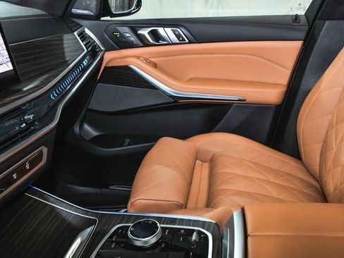 Used 2023 BMW X7 xDrive40i w/ Executive Package image 68