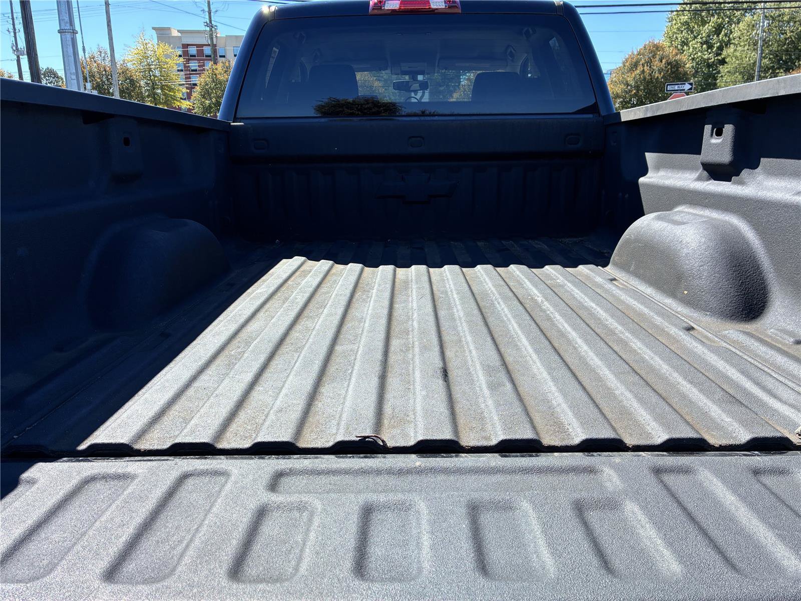 Used 2018 Chevrolet Silverado 1500 LT w/ Midnight Edition AWD/4WD image 18
