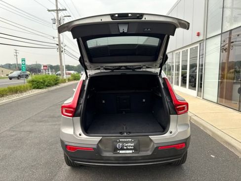 Certified 2025 Volvo XC40 B5 Plus AWD/4WD image 11