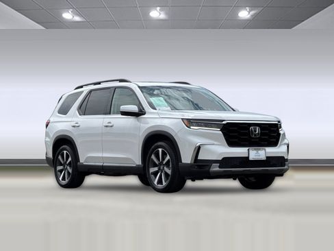 Certified 2023 Honda Pilot Touring image 6