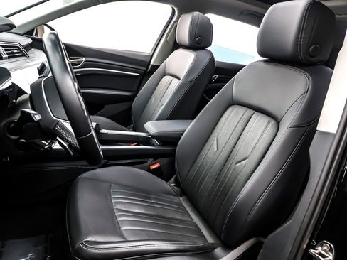 Used 2024 Audi Q8 e-tron Premium Plus image 18