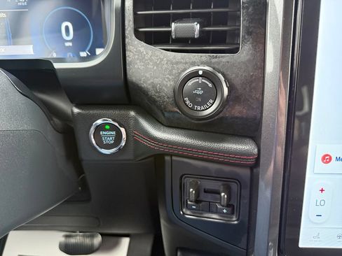 Used 2024 Ford Expedition Limited AWD/4WD image 17