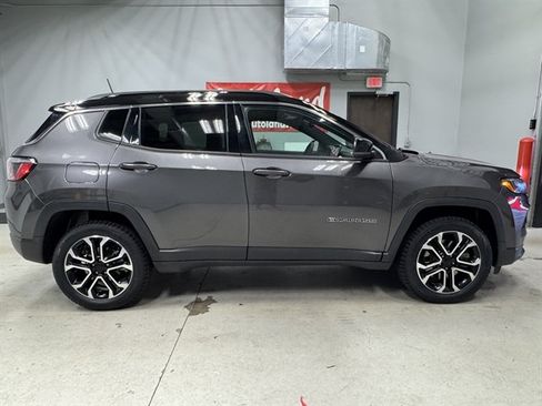 Used 2023 Jeep Compass Limited w/ Sun and Sound Group AWD/4WD image 9