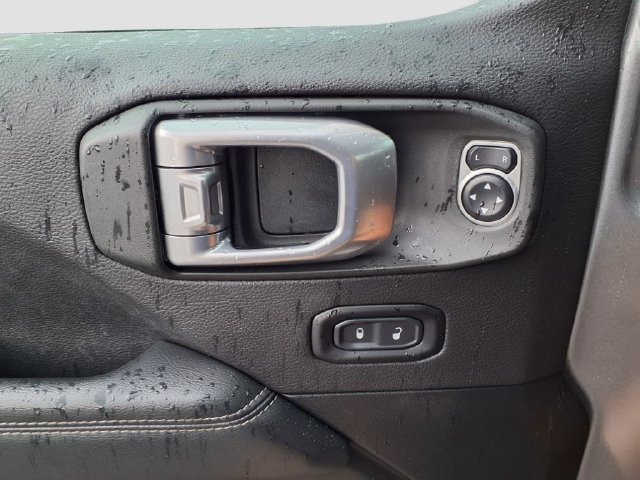 Used 2020 Jeep Wrangler Unlimited Sahara AWD/4WD image 27