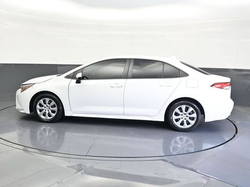 Used 2021 Toyota Corolla LE FWD image 2