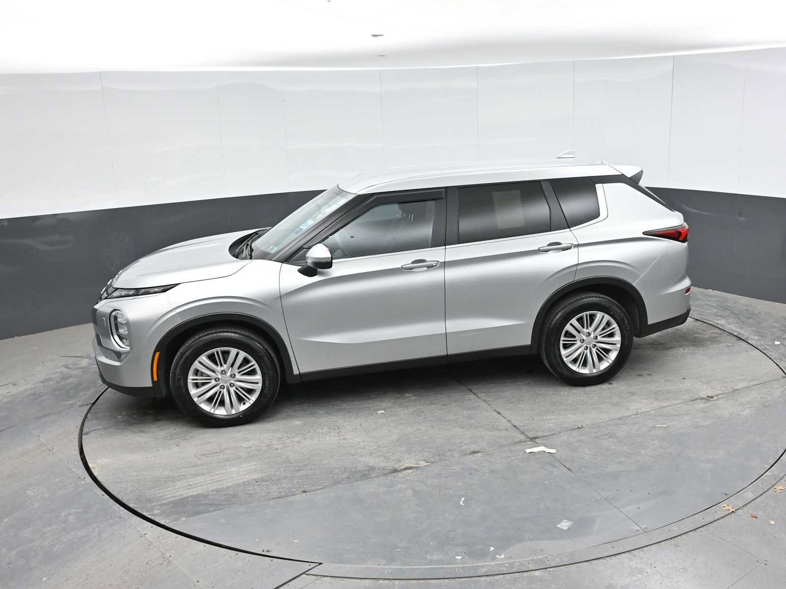 Used 2024 Mitsubishi Outlander ES AWD/4WD image 29