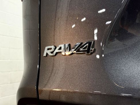 Used 2021 Toyota RAV4 XLE AWD/4WD image 8