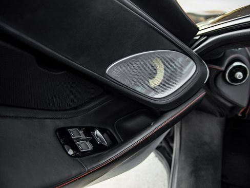 Used 2022 McLaren GT image 19