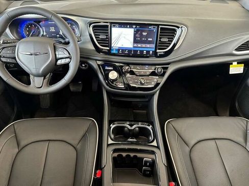 New 2026 Chrysler Pacifica Limited image 10
