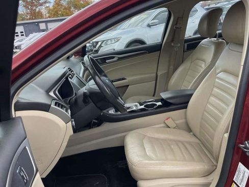 Used 2013 Ford Fusion SE image 2