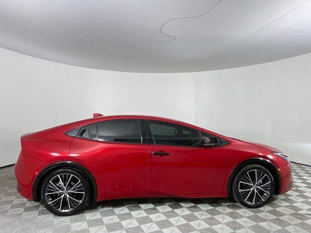 Used 2025 Toyota Prius XLE FWD image 2