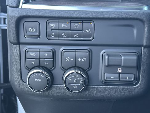 New 2026 Chevrolet Suburban Premier image 20