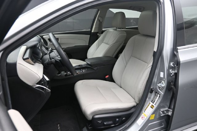 Used 2016 Toyota Avalon Limited w/ Toyota Safety Sense Package FWD image 18
