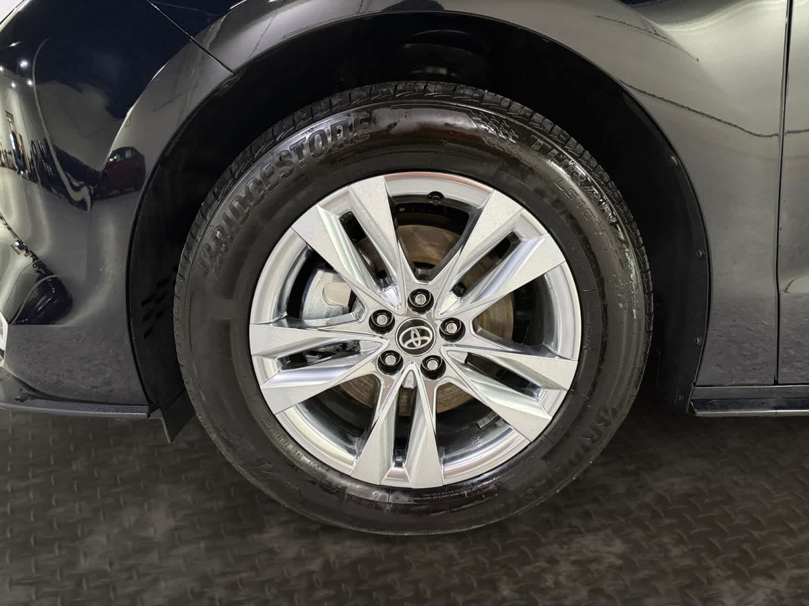 Used 2026 Toyota Sienna Limited FWD image 18