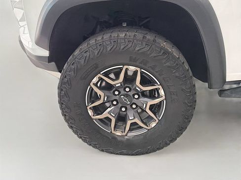 Certified 2025 Chevrolet Colorado ZR2 w/ Technology Package AWD/4WD image 26