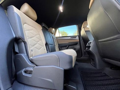 Used 2024 Volkswagen Atlas Cross Sport SE image 21