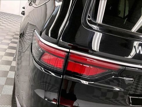 Used 2022 Jeep Wagoneer Series III w/ Rear Seat Video Group 1 AWD/4WD image 34