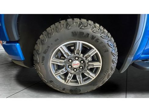 Used 2024 GMC Sierra 1500 AT4 w/ Technology Package AWD/4WD image 18