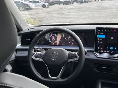 New 2026 Volkswagen Tiguan SE image 13