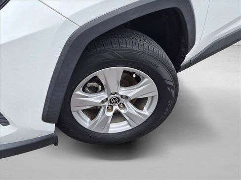 Used 2021 Toyota RAV4 XLE AWD/4WD image 10