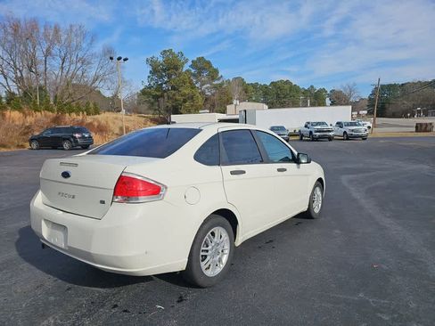 Used 2011 Ford Focus SE image 3