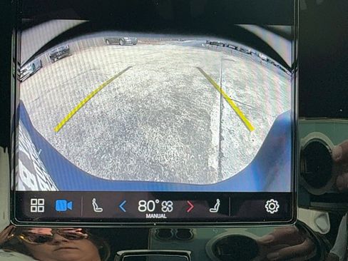 Used 2024 Volvo XC40 B5 Core image 25